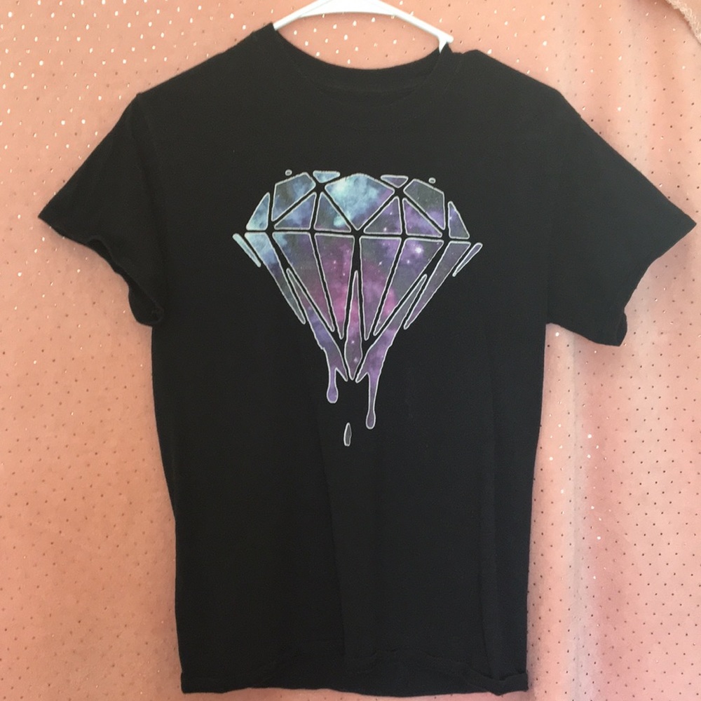 Black, diamond tee-shirt